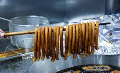 A ristra of churros freshly made in the Churrería Julián Cuenca de la Fuente (30 cents the unit).